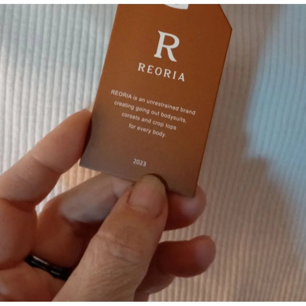 Reoria medium white turtleneck style crop shirt NWT (Rox244)